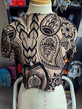 Paisley Print Crop Top - Black Velvet on Beige - Shein Women's Top